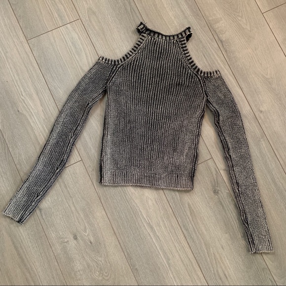 •NWOT•Cold Shoulder Sweater- Forever 21 - Picture 4 of 4